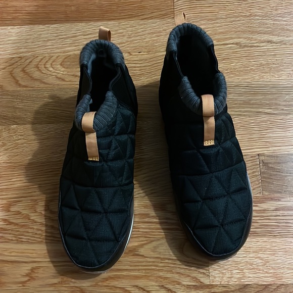 New Teva Ember Mid Boot Quilted Black Womens 9 - Picture 13 of 15